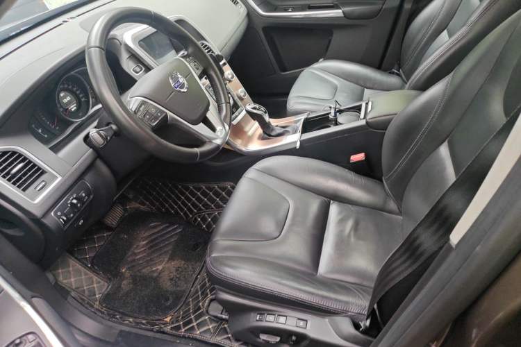 Used Volvo XC60 2017 T5 AWD Smart Upgrade Edition Left Front Seat