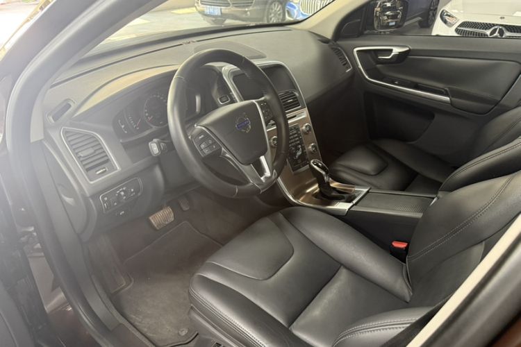 Used Volvo XC60 2017 T5 AWD Smart Upgrade Edition Left Front Seat