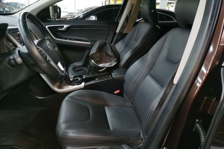 Used Volvo XC60 2017 T5 AWD Smart Upgrade Edition Left Front Seat