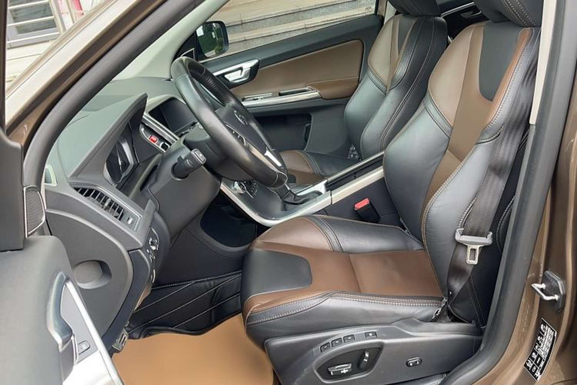 Used Volvo XC60 2017 T5 AWD Smart Upgrade Edition Left Front Seat