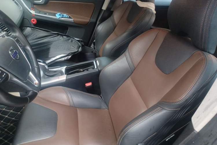 Used Volvo XC60 2017 T5 AWD Smart Upgrade Edition Left Front Seat