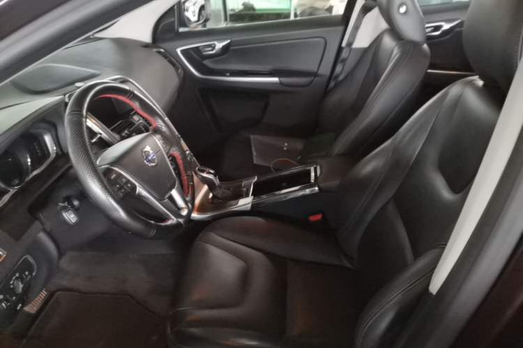 Used Volvo XC60 2017 T5 AWD Smart Upgrade Edition Left Front Seat