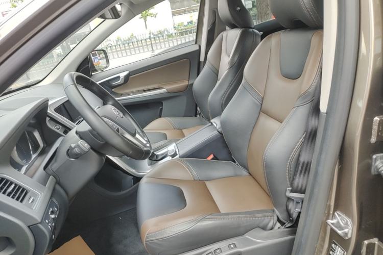 Used Volvo XC60 2017 T5 AWD Smart Upgrade Edition Left Front Seat