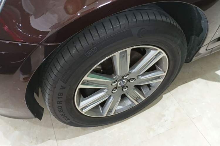 Used Volvo XC60 2017 T5 AWD Smart Upgrade Edition Left Front Wheel Hub