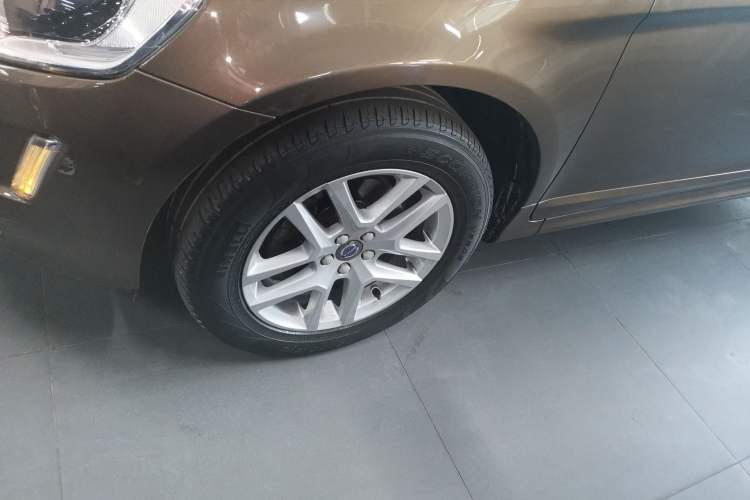 Used Volvo XC60 2017 T5 Smart Upgrade Edition Left Front Wheel Hub