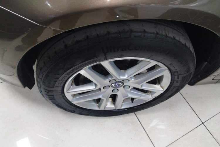 Used Volvo XC60 2017 T5 Smart Upgrade Edition Left Front Wheel Hub