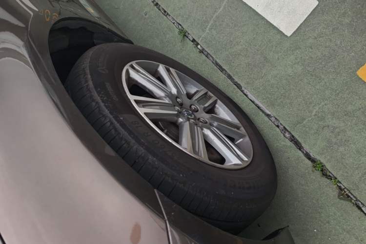 Used Volvo XC60 2017 T5 AWD Smart Range Edition Left Front Wheel Hub