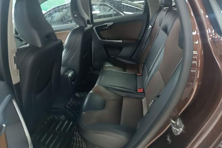 Used Volvo XC60 2017 T5 AWD Smart Range Edition Left Rear Seat