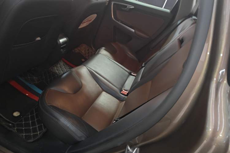 Used Volvo XC60 2017 T5 AWD Smart Upgrade Edition Left Rear Seat