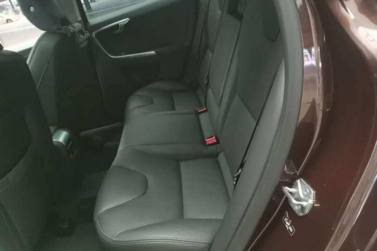 Used Volvo XC60 2017 T5 AWD Smart Upgrade Edition Left Rear Seat