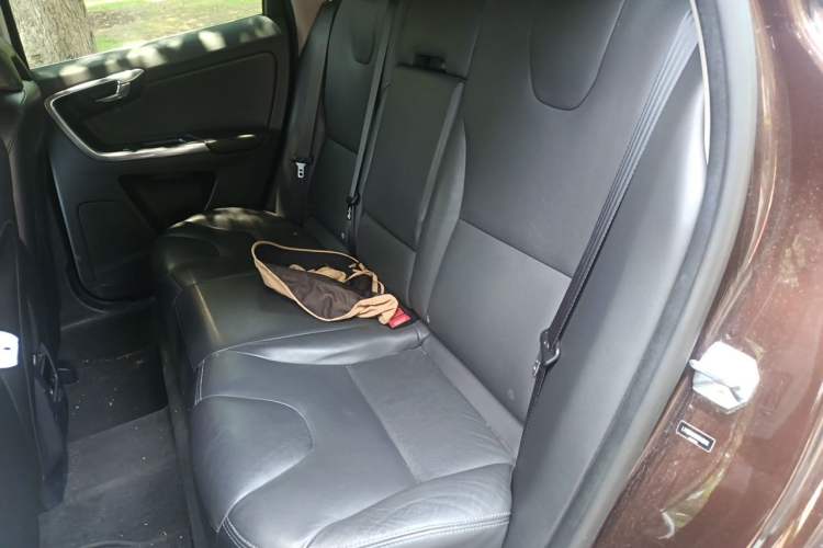 Used Volvo XC60 2017 T5 AWD Smart Upgrade Edition Left Rear Seat