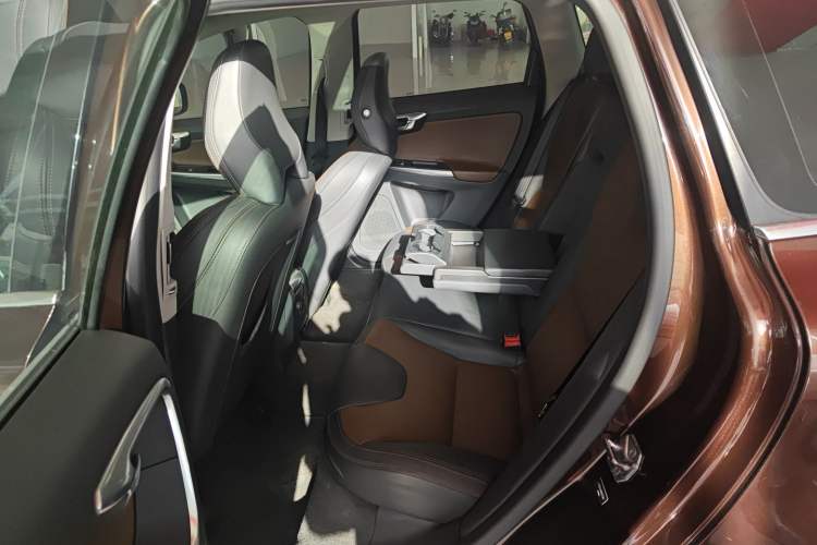 Used Volvo XC60 2017 T5 AWD Smart Upgrade Edition Left Rear Seat