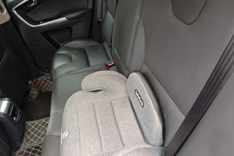 Used Volvo XC60 2017 T5 AWD Smart Upgrade Edition Left Rear Seat