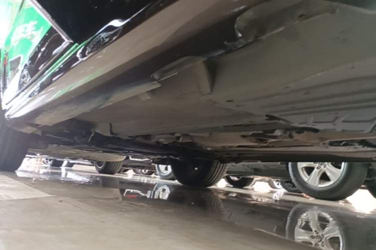 Used Volvo XC60 2017 T5 AWD Smart Upgrade Edition Left Side Sill