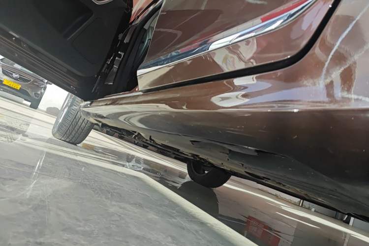 Used Volvo XC60 2017 T5 AWD Smart Upgrade Edition Left Side Sill