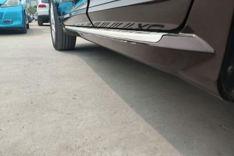 Used Volvo XC60 2017 T5 Smart Upgrade Edition Left Side Sill