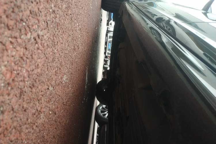 Used Volvo XC60 2017 T5 AWD Smart Upgrade Edition Left Side Sill