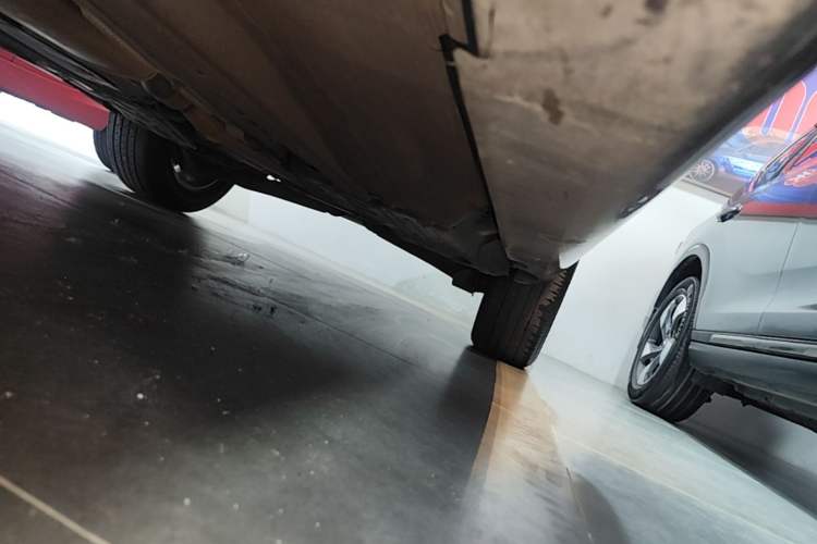 Used Volvo XC60 2017 T5 AWD Smart Upgrade Edition Left Side Sill
