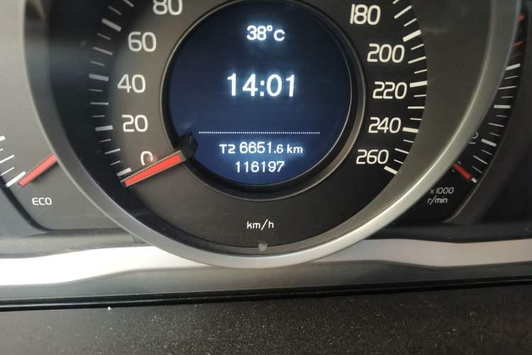 Used Volvo XC60 2017 T5 AWD Smart Upgrade Edition Odometer Close Up