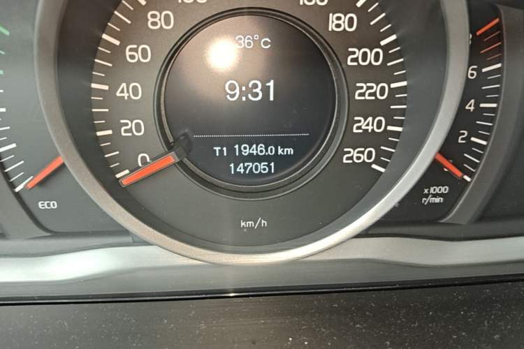 Used Volvo XC60 2017 T5 Smart Upgrade Edition Odometer Close Up