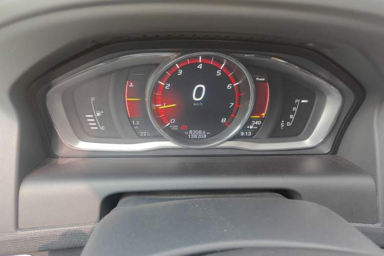 Used Volvo XC60 2017 T5 AWD Smart Drive Edition Odometer Close Up