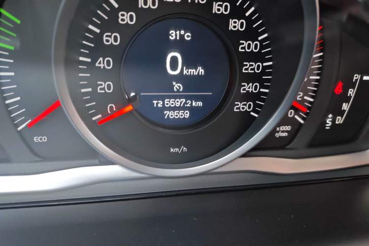 Used Volvo XC60 2017 T5 AWD Smart Upgrade Model Odometer Close Up