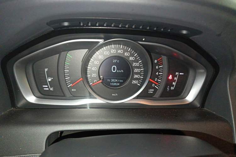 Used Volvo XC60 2017 T5 AWD Smart Upgrade Model Odometer Close Up