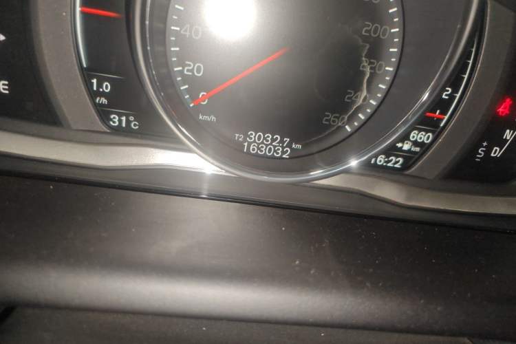 Used Volvo XC60 2017 T5 AWD Smart Range Edition Odometer Close Up