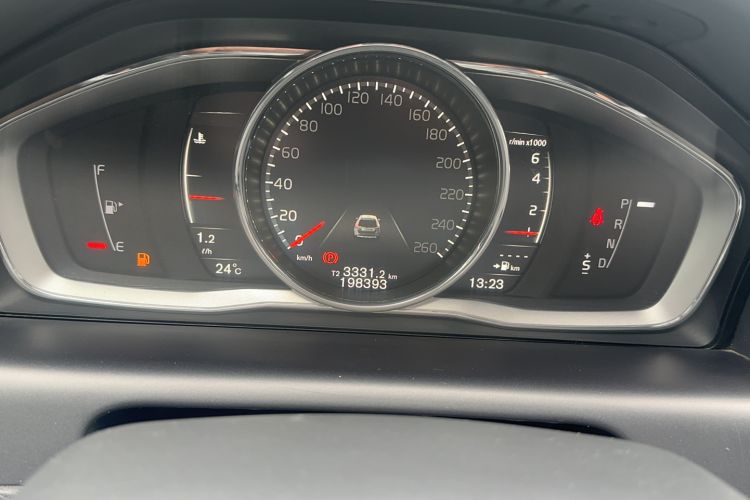 Used Volvo XC60 2017 T5 AWD Smart Drive Edition Odometer Close Up