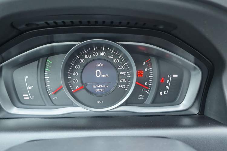 Used Volvo XC60 2017 T5 AWD Smart Upgrade Edition Odometer Close Up