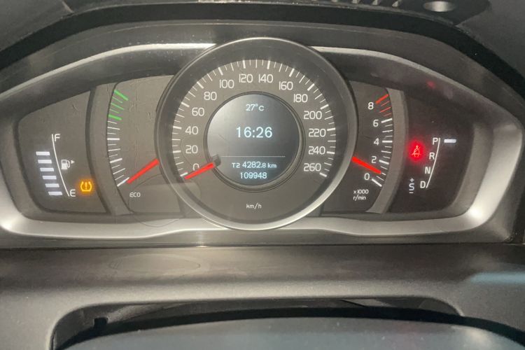 Used Volvo XC60 2017 T5 Smart Upgrade Edition Odometer Close Up