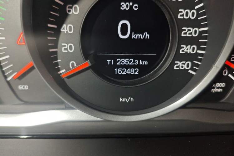 Used Volvo XC60 2017 T5 Smart Upgrade Edition Odometer Close Up