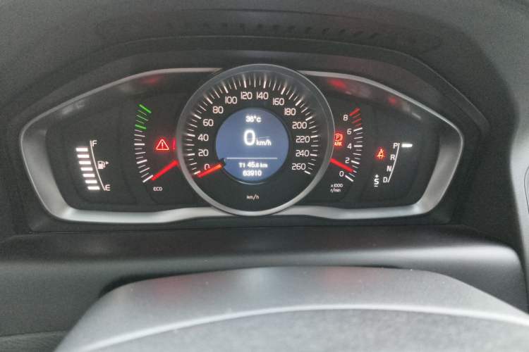 Used Volvo XC60 2017 T5 Smart Upgrade Edition Odometer Close Up