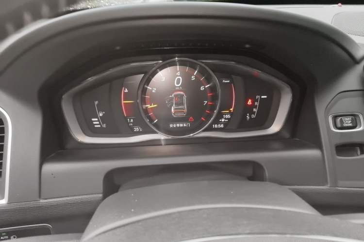 Used Volvo XC60 2017 T5 AWD Smart Upgrade Edition Odometer Close Up