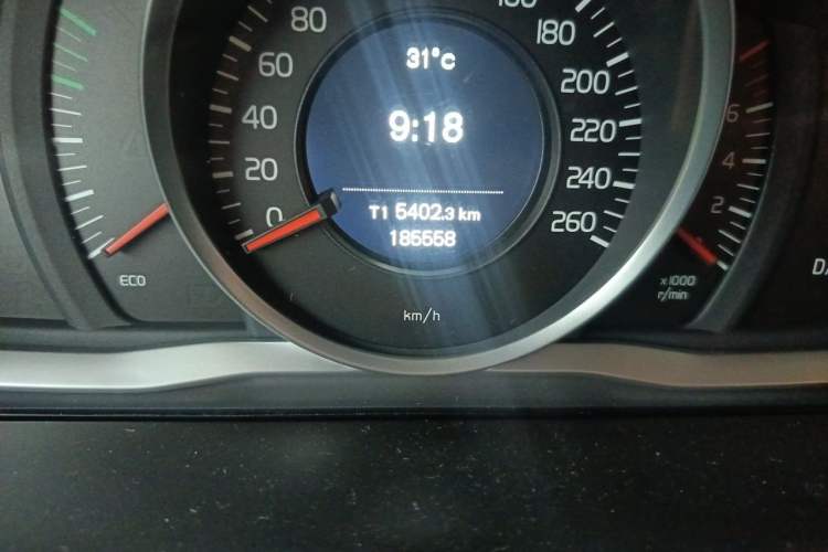 Used Volvo XC60 2017 T5 Smart Upgrade Edition Odometer Close Up