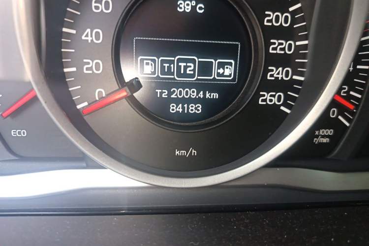 Used Volvo XC60 2017 T5 AWD Smart Upgrade Edition Odometer Close Up