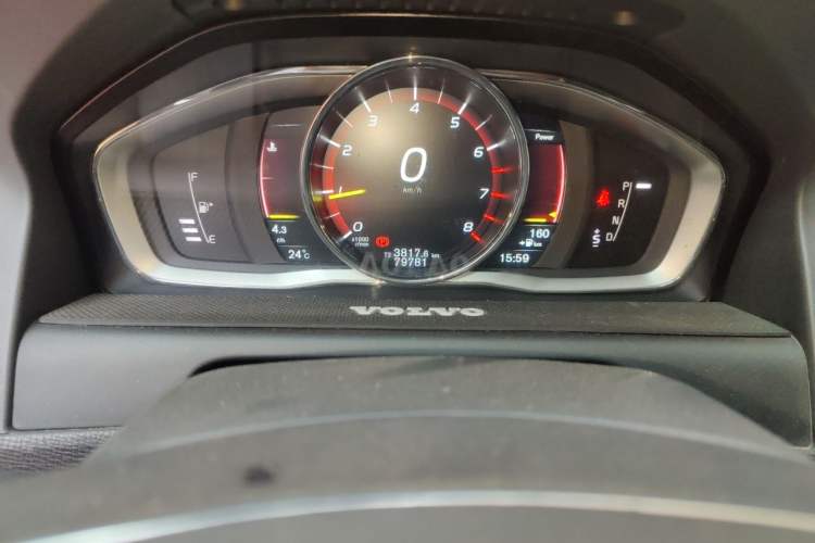 Used Volvo XC60 2017 T5 AWD Smart Range Edition Odometer Close Up