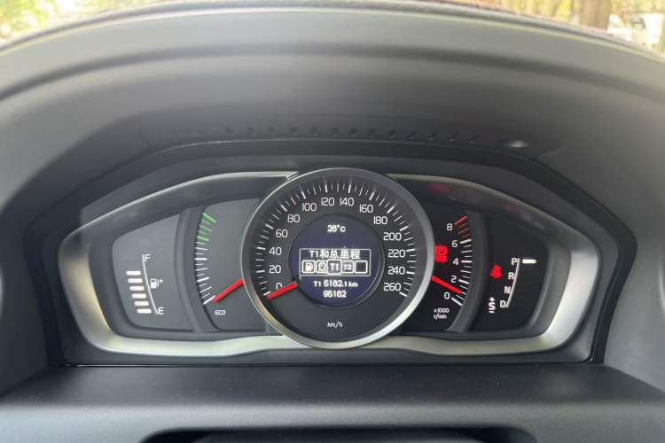 Used Volvo XC60 2017 T5 Smart Upgrade Edition Odometer Close Up