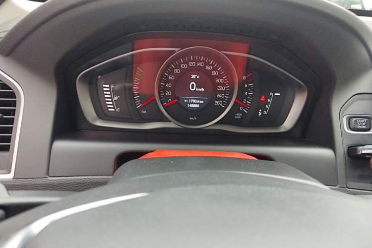 Used Volvo XC60 2017 T5 Smart Upgrade Edition Odometer Close Up