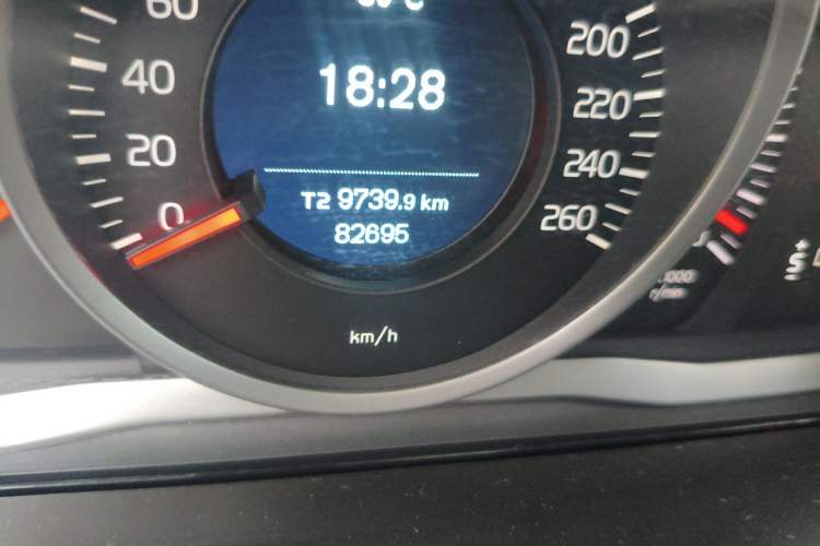 Used Volvo XC60 2017 T5 AWD Smart Upgrade Edition Odometer Close Up