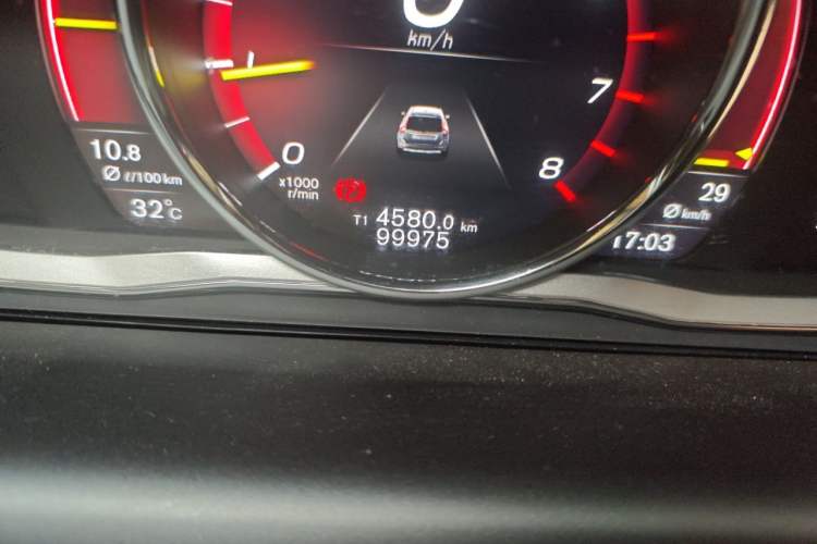 Used Volvo XC60 2017 T5 AWD Smart Range Edition Odometer Close Up