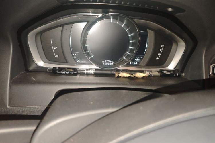 Used Volvo XC60 2017 T5 AWD Smart Drive Edition Odometer Close Up