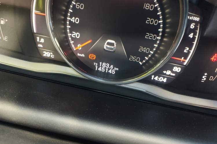 Used Volvo XC60 2017 T5 AWD Smart Upgrade Edition Odometer Close Up