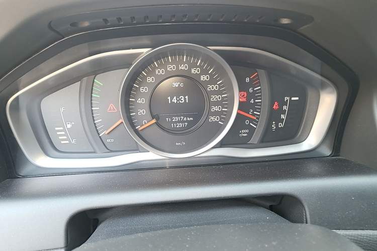 Used Volvo XC60 2017 T5 AWD Smart Upgrade Model Odometer Close Up