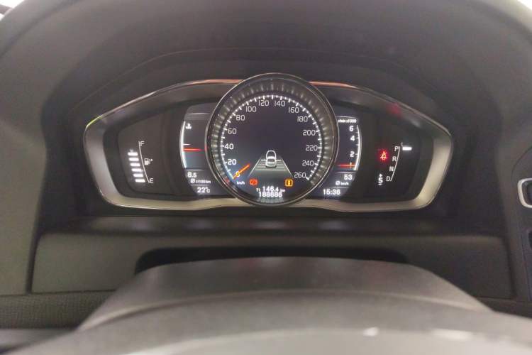 Used Volvo XC60 2017 T5 AWD Smart Range Edition Odometer Close Up