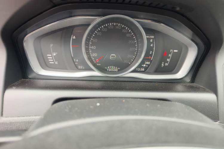 Used Volvo XC60 2017 T5 AWD Smart Upgrade Edition Odometer Close Up