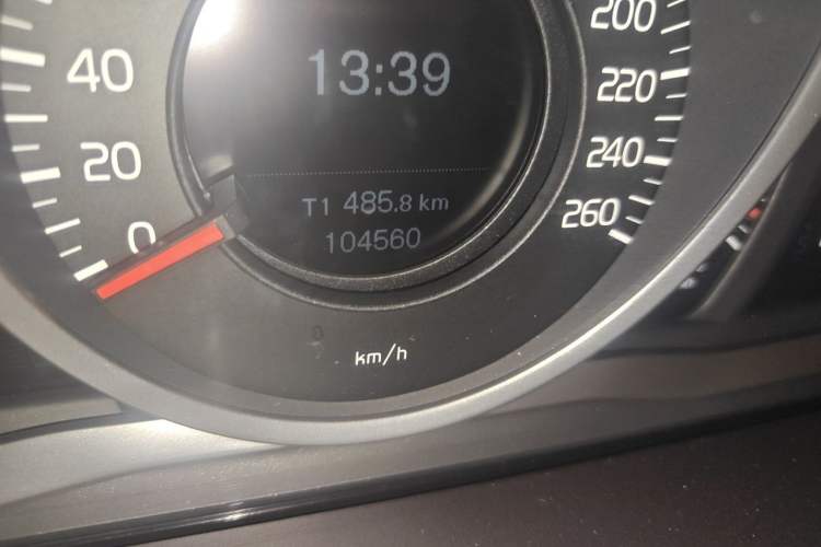 Used Volvo XC60 2017 T5 AWD Smart Upgrade Model Odometer Close Up