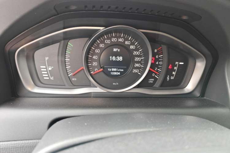 Used Volvo XC60 2017 T5 Smart Upgrade Edition Odometer Close Up