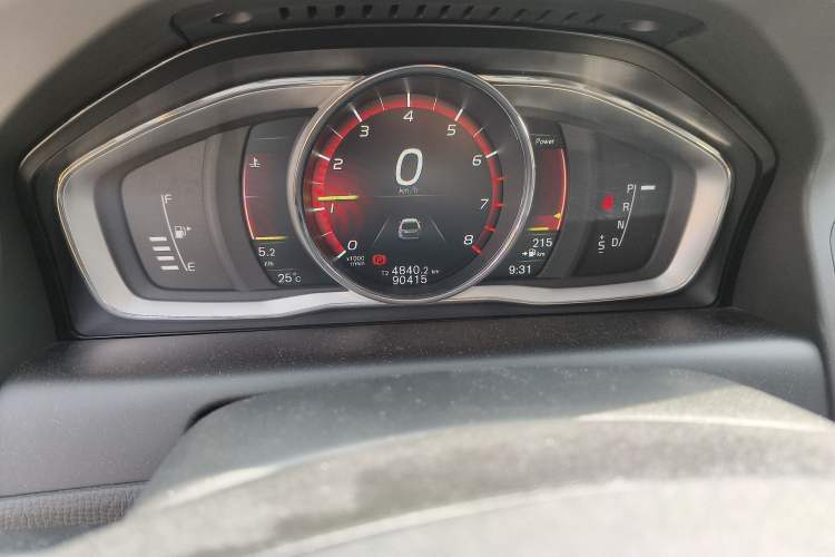 Used Volvo XC60 2017 T5 AWD Smart Range Edition Odometer Close Up