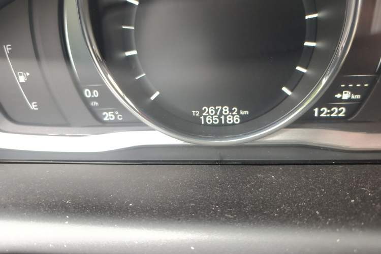 Used Volvo XC60 2017 T5 AWD Smart Range Edition Odometer Close Up